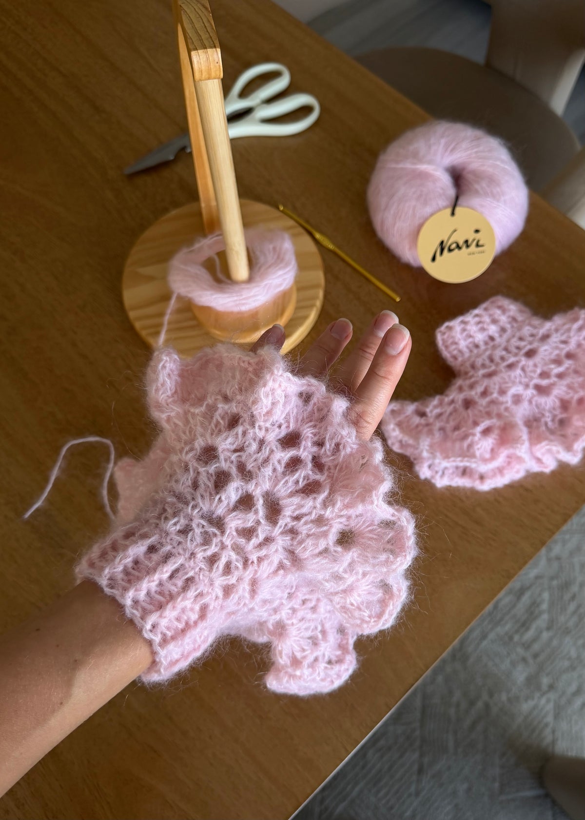 CROCHET LACE CUFFS —  TUTORIAL & PATTERN